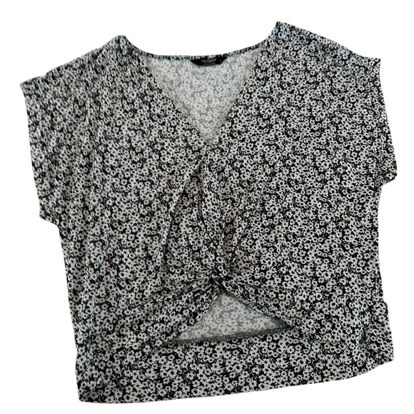 Lucky Brand Floral Front Twist Top Size L - Picture 9 of 17
